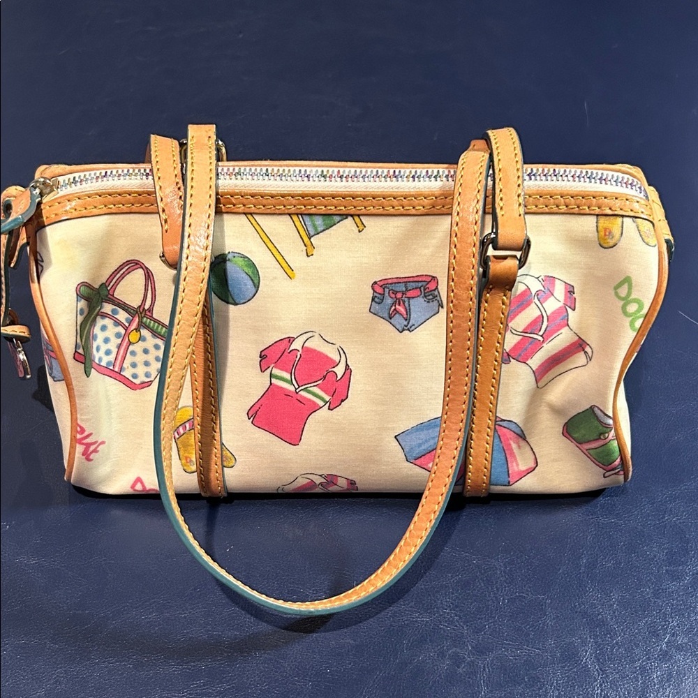 Dooney & Bourke Y2K Stylish Tan Barrel Printed Women's handbag.
